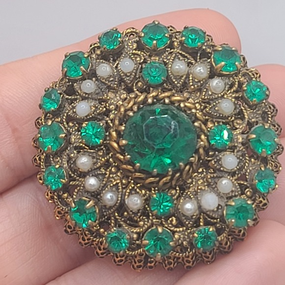 Vintage Rhinestone Brooch Green Filigree Unsigned‎ Western Germany